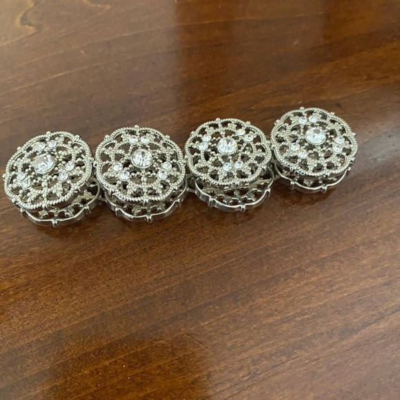 Elegant Silver Jewelry Set - Picture 4 of 4